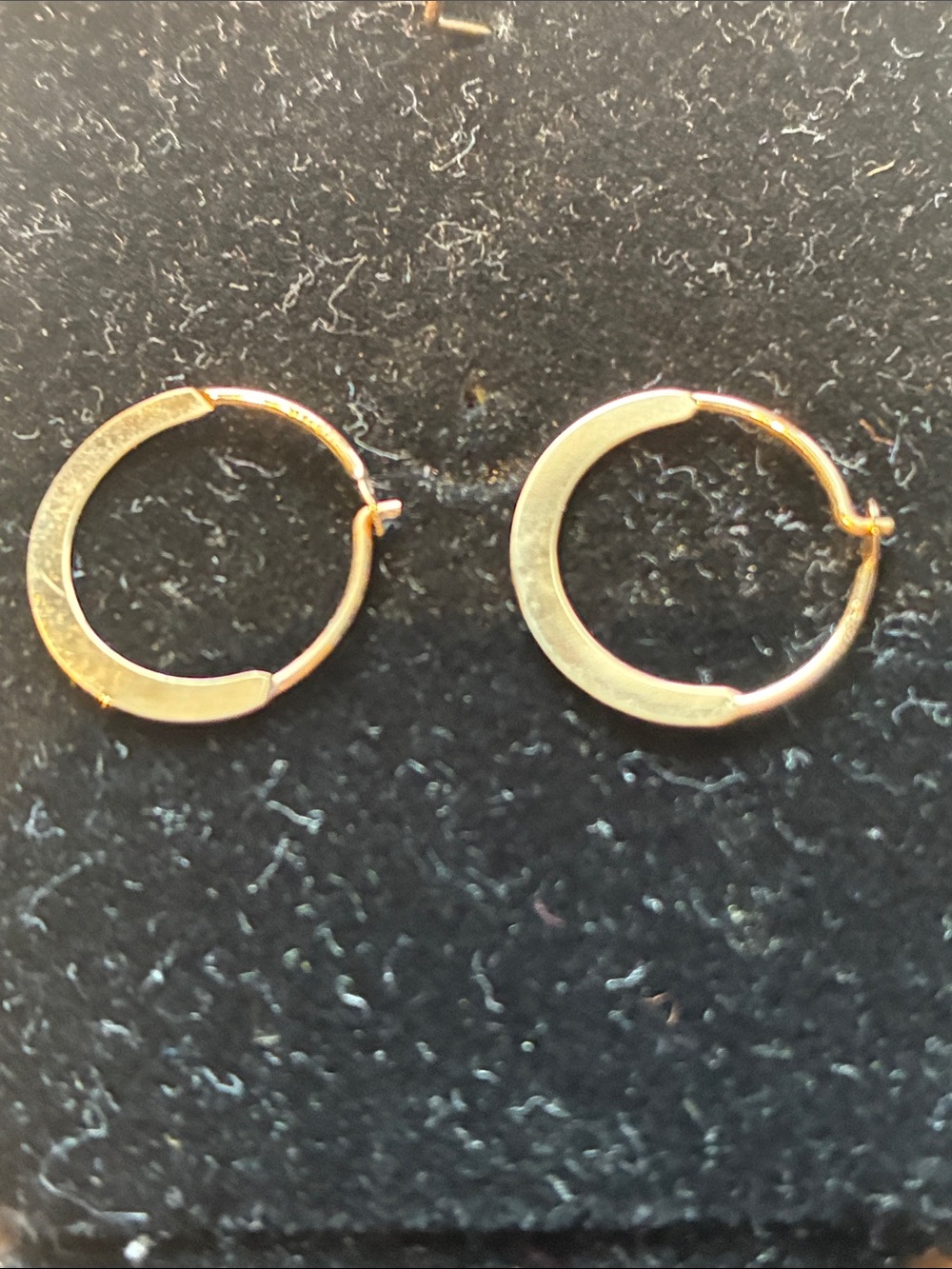 Petit 14K Hoops.
.51 grams